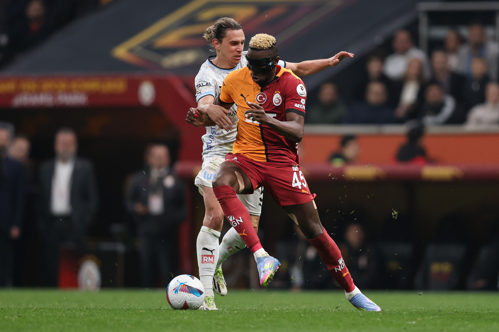 Victor Osimhen : Les Derniers Développements de Son Transfert et l'Intérêt Croissant des Clubs