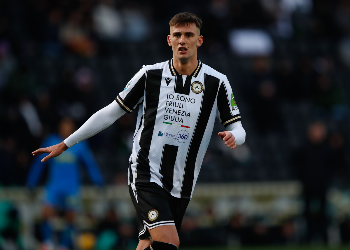 Lorenzo Lucca de l'Udinese : Éloges surprenants pour un défenseur de la Juventus