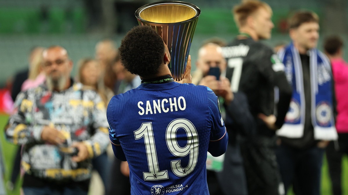 Jadon Sancho : Vers un Transfert à la Roma ou à la Juventus ? Les Enjeux à Suivre