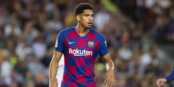 FC Barcelone : Ronald Araujo sur le marché, la Juventus prête à frapper !